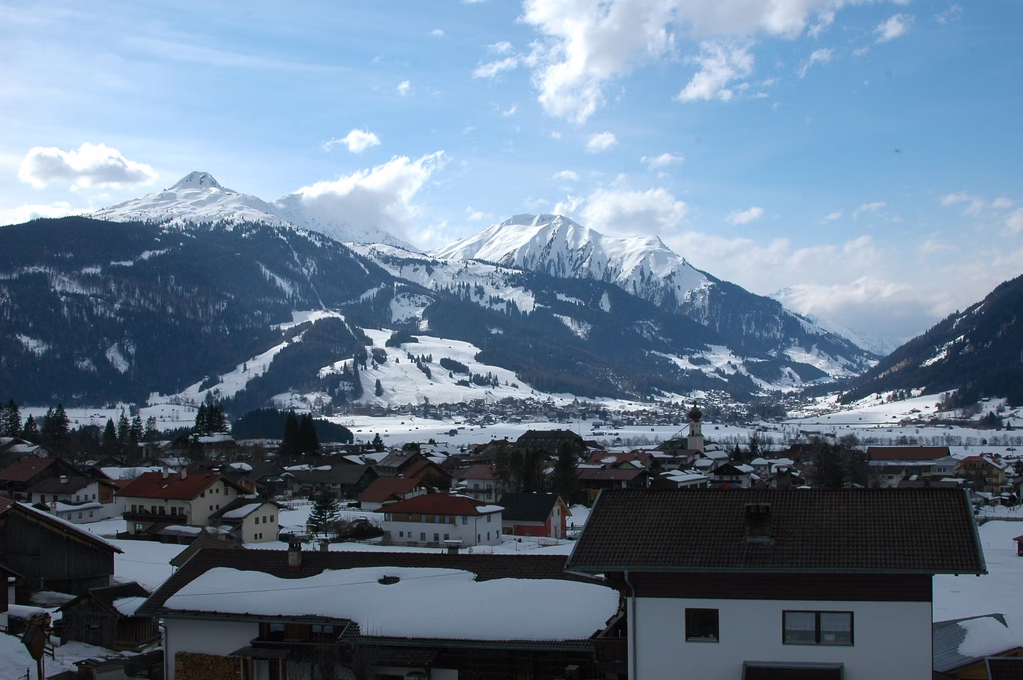 Exploring the Thrills of Snowboarding: A Comprehensive Guide